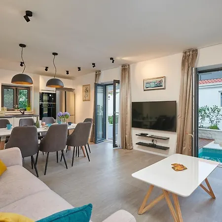 Villa Nika With Private Heated Pool