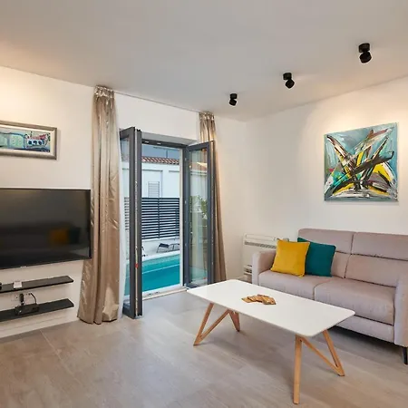 Nika With Private Heated Pool *