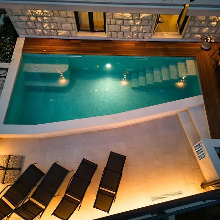 Nika With Private Heated Pool