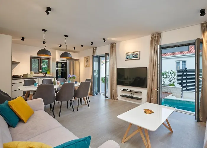 别墅 Nika With Private Heated Pool