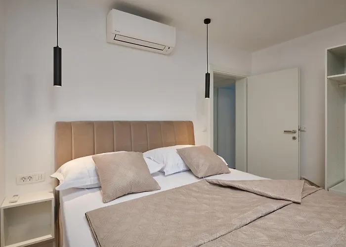 Nika With Private Heated Pool