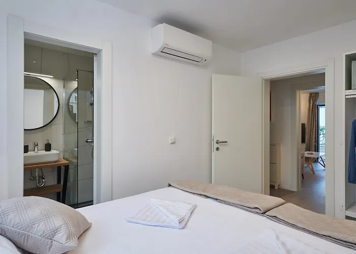 Nika With Private Heated Pool