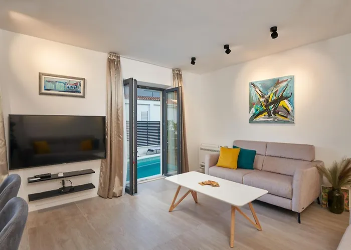 Nika With Private Heated Pool *