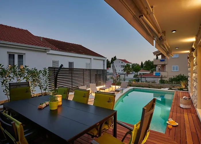 Nika With Private Heated Pool 别墅 斯拉诺