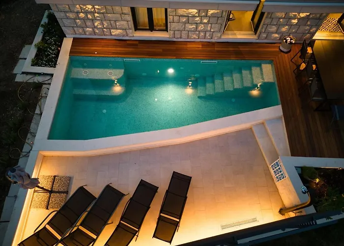 Nika With Private Heated Pool